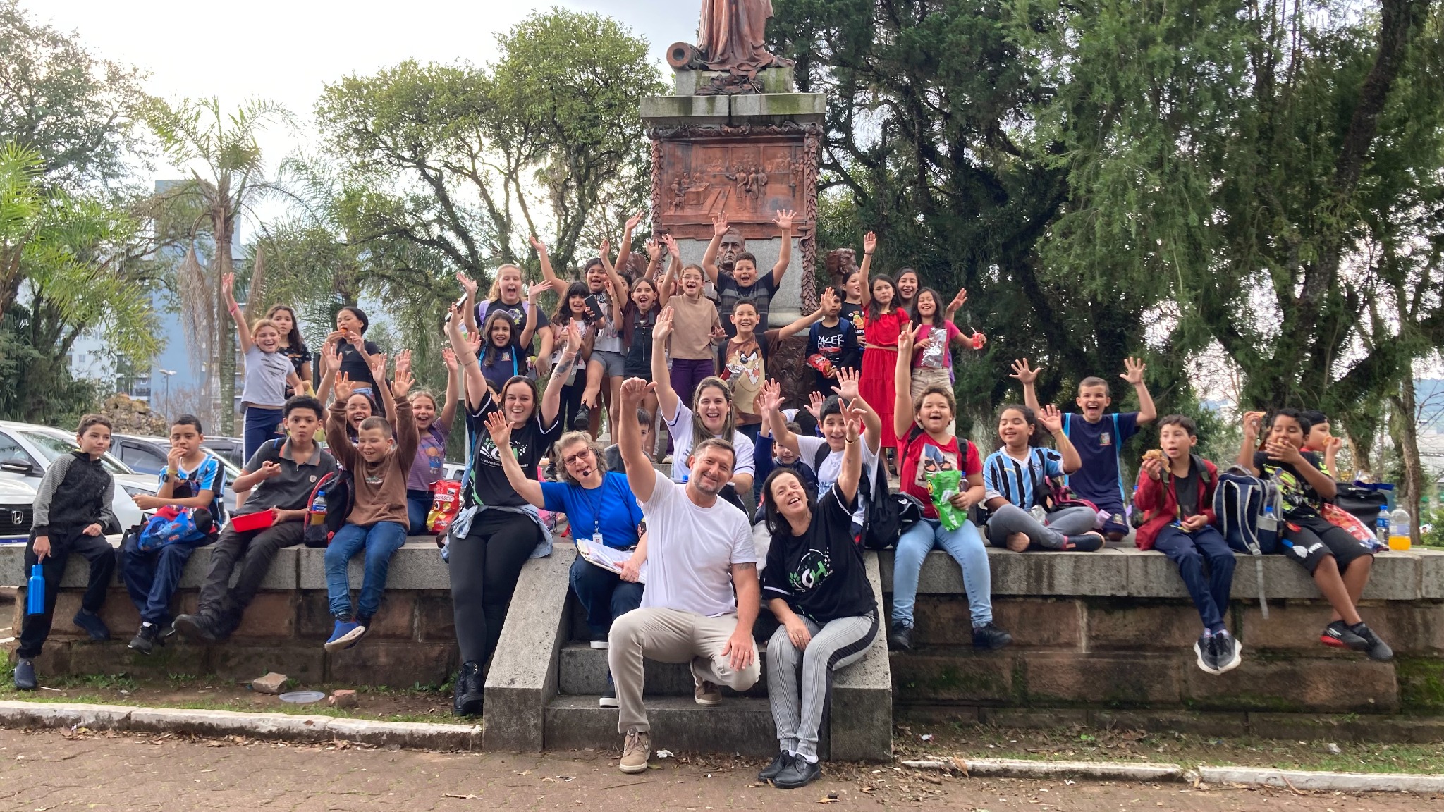 Alex Knak reunido com estudantes e educadores em Santa Cruz do Sul