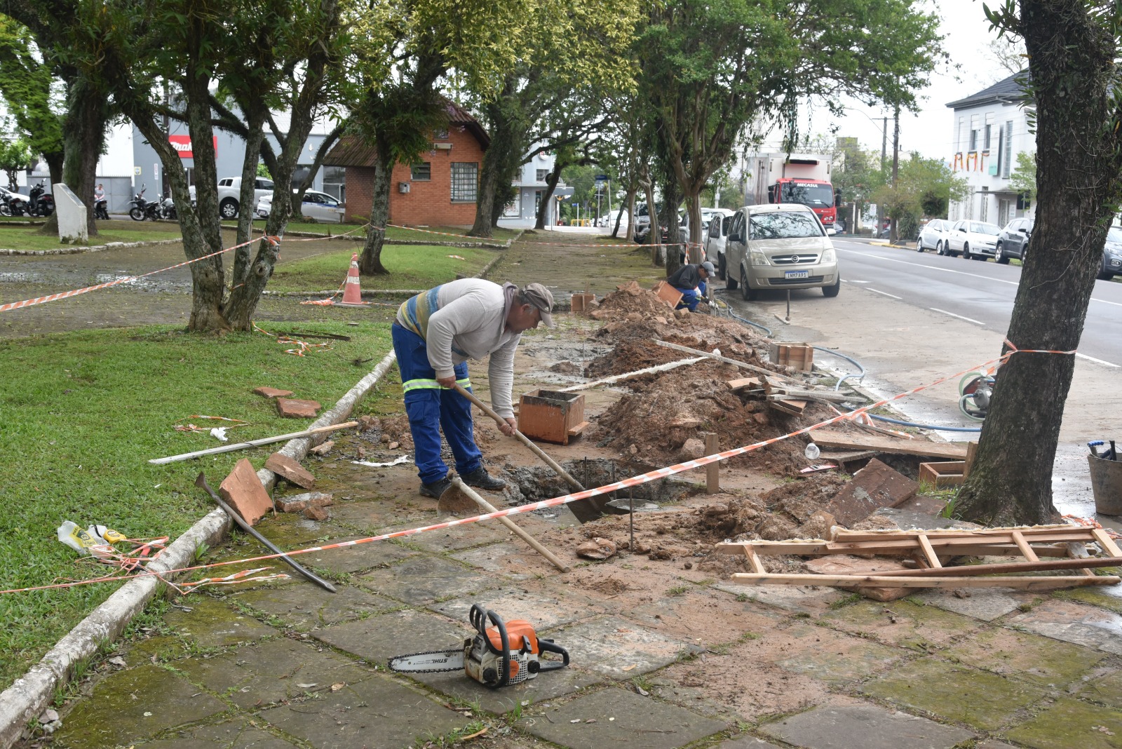 Preparação da base da Estação de Apoio ao Motoboy na Rua Tiradentes